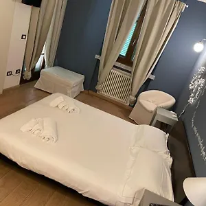 Elegante Matrimoniale Con Balcone A 500 Mt Dal Mare Marina Di Carrara
